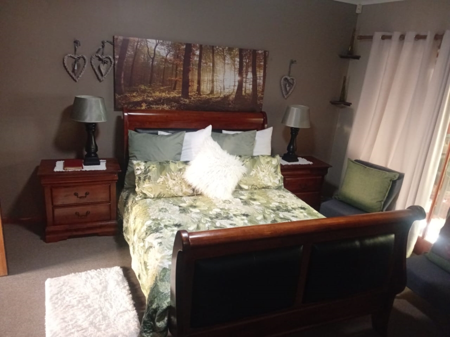 6 Bedroom Property for Sale in Heiderand Western Cape